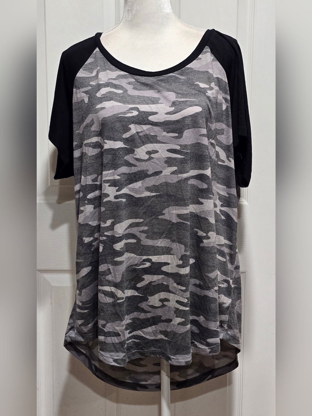 Torrid Classic Fit Gray Camouflage Raglan Tee with Black Sleeves